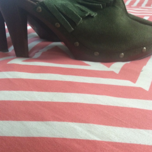 Shoes - Picture 3 of 3